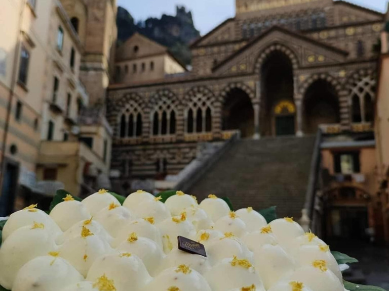 5 pastry shops to taste the Delizia al limone - Travel Amalfi Coast